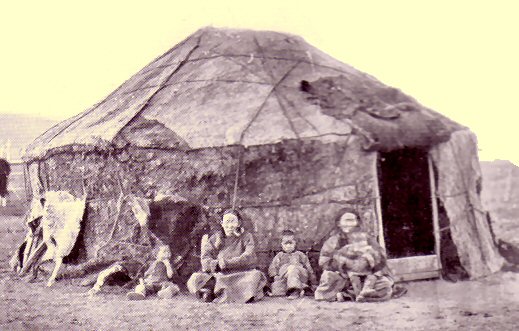 Photo d'une habitation toungouse traditionnelle.