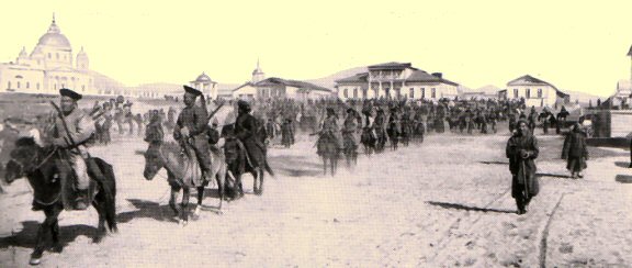 Photo d'une procession de Mongols à Kiakhta.
