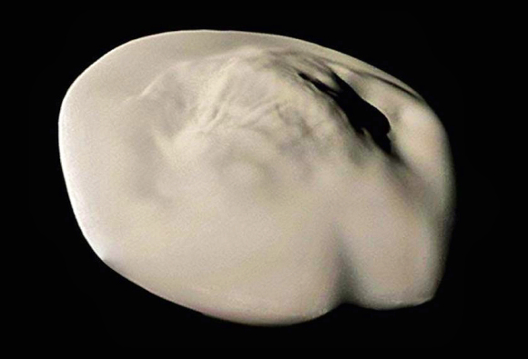 Le satellite de Saturne Atlas.