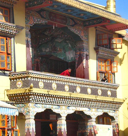 népal : Balcon d'un monastère à Bodhnath.