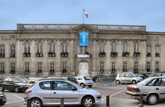 Beauvais : Hôtel de ville.