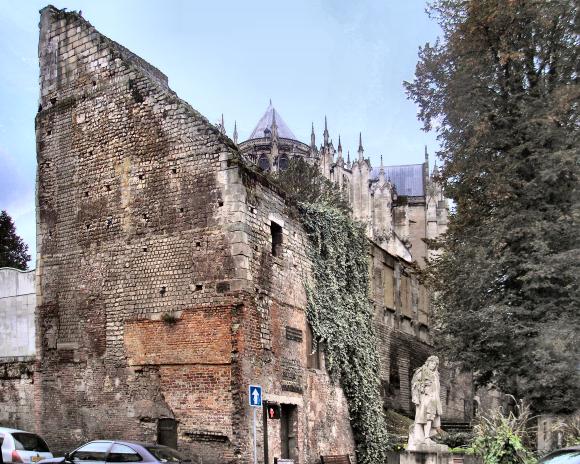 Beauvais : murailles gallo-romaines.