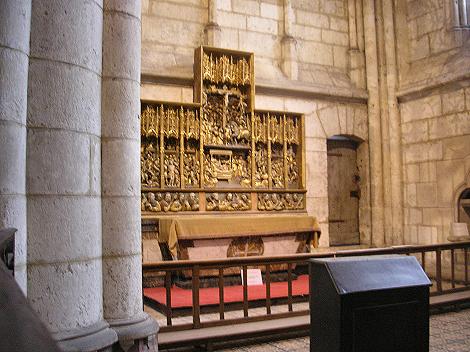 Retable d'une chapelle de la cathédrale de Beauvais.