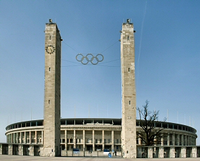 Berlin : l'Olympiastadion (stade olympique).