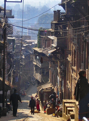 Bhaktapur : rue dans les quartiers Sud.