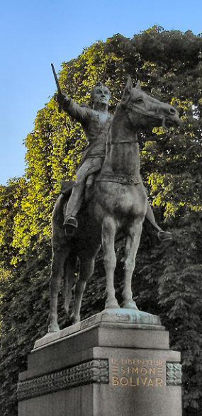 Statue Simon Bolivar à Paris.