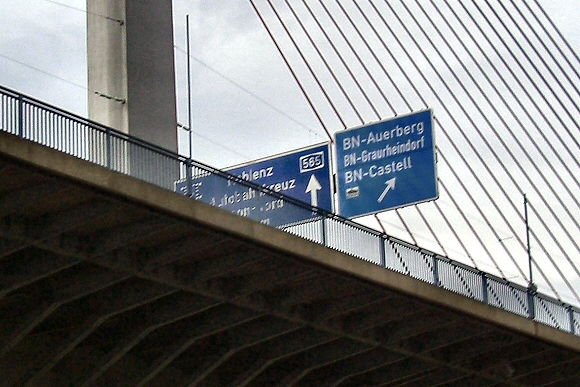 Bonn : pont sur le Rhin.