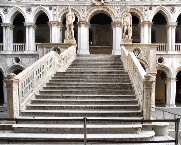 Bregno (Rizzo) : l'escalier des Géants au palais des Doges.