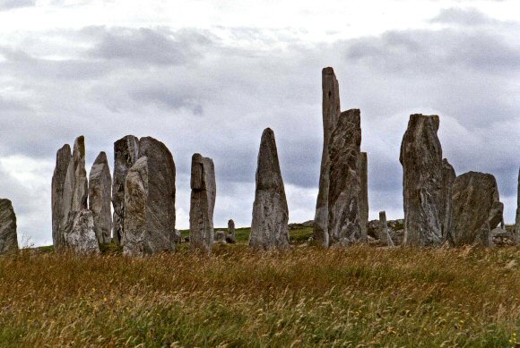 Ile lewis (Hébrides) : le cercle de pierres dessées de Callanish.