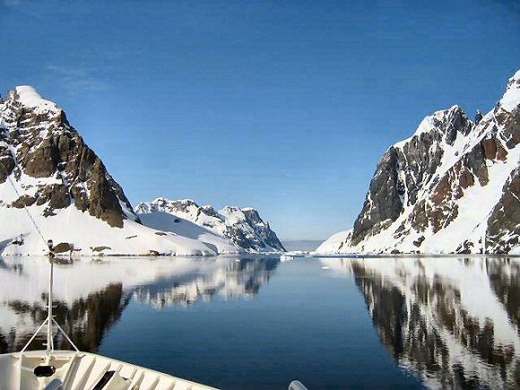 Antarctique : le Canal de Le Maire.