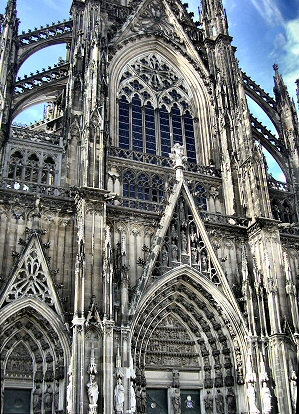 Cologne : détail du transept méridional de la cathédrale.