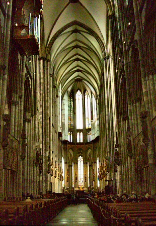 Cologne : nef de la cathédrale.