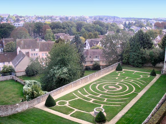 Chartres : Jardin labyrinthe.