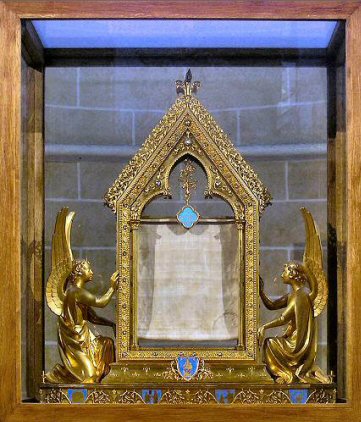 Cathdrale de Chartres : le voile de la Vierge.