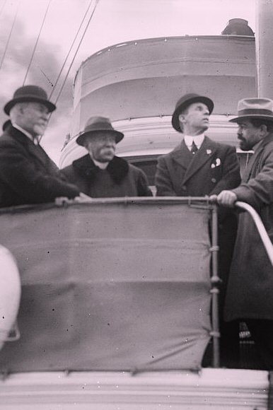 Clemenceau sur un bateau.