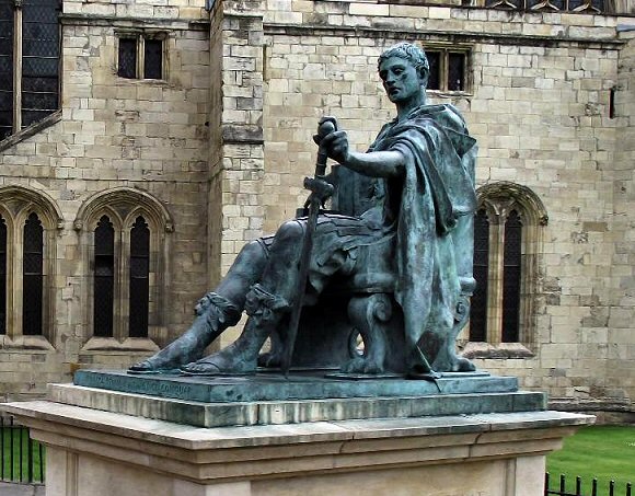 Statue de Constantin le Grand.