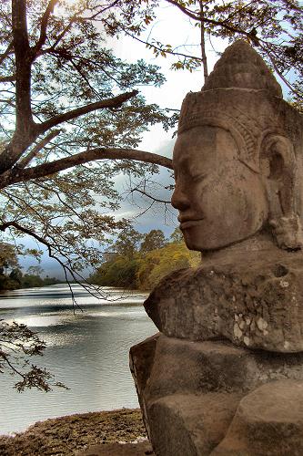Angkor : un dêva.