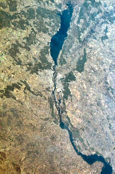 Ukraine : le Dniepr vu depuis l'espace.