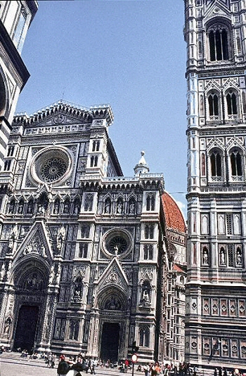 Florence : la cathédrale Sainte-Marie des Fleurs et le campanile.