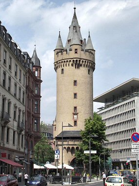 Francfort la tour d'Eschenheim.