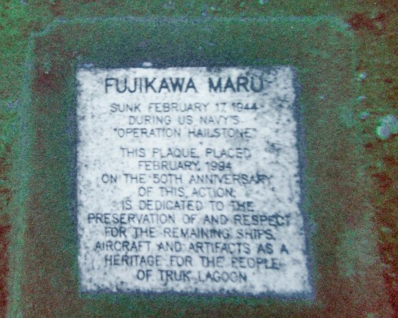 Micronésie : stèle du Fujikawa-Maru.