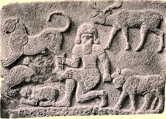 Gilgamesh au milieu des animaux.
