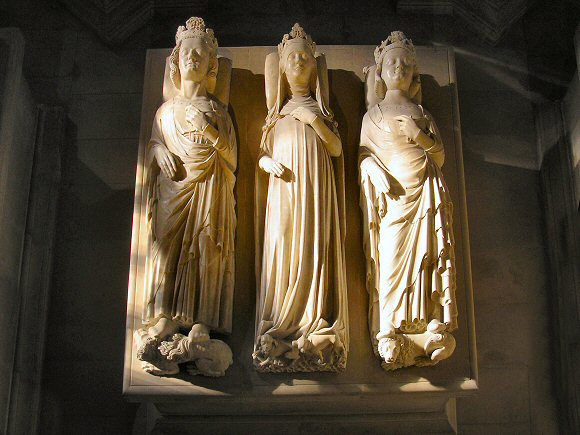 Basilique Saint-Denis :gisants de Philippe V, Jeanne d'Evreux et Chrales IV.