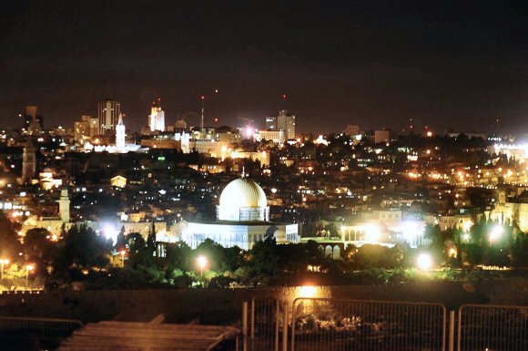 Jérusalem de nuit, vue depuis le mont des Oliviers.