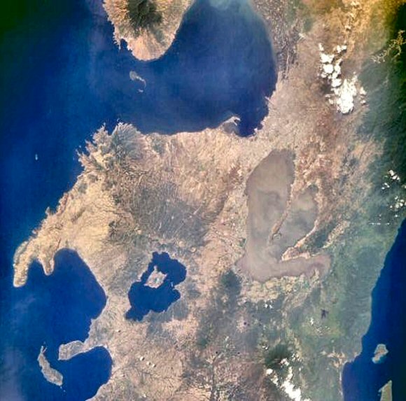 Philippines : la région centrale de Luzon vue depuis l'espace.