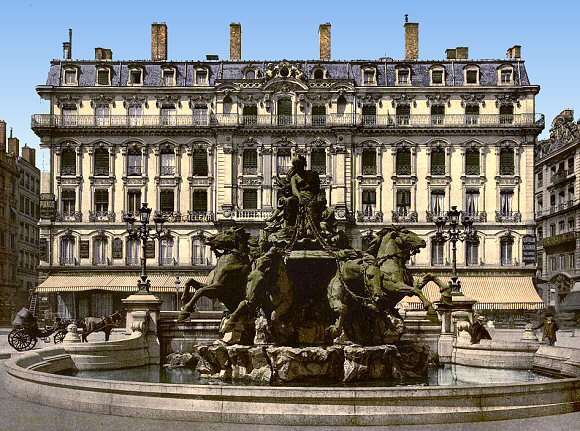 Lyon : la fontaine de Bartholdi.