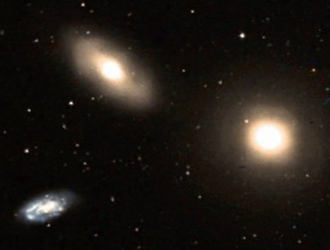 M 105, NGC 3389 et NGC 3384.