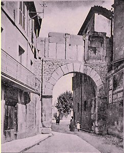 Nîmes : Porte de France.