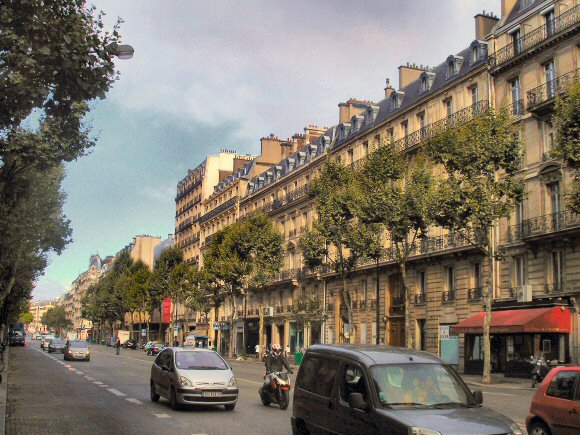 Paris : Boulevard Haussmann.