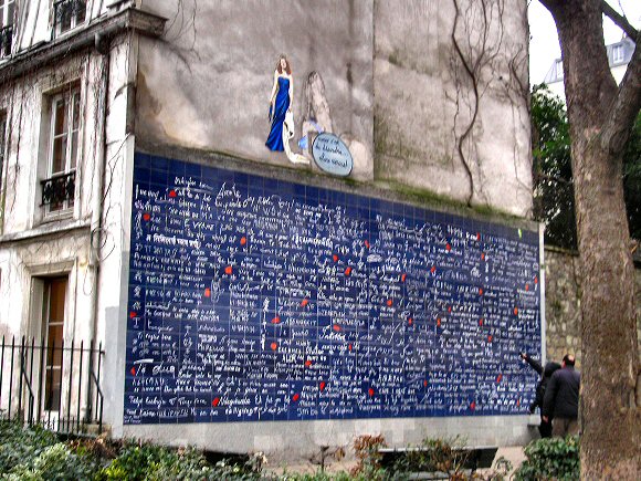 Paris : le Mur des Je t'aime, place des Abbesses (Square Jehan Rictus).