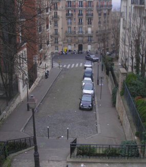 Paris : la rue de la Bonne en direction du Nord.