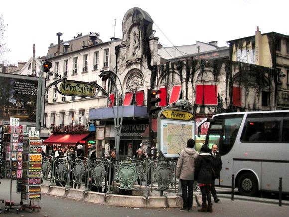 Paris : l'Elyse-Montmartre, boulevard Rochechouart.
