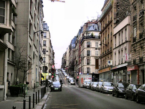 Paris : la rue de Clignancourt.