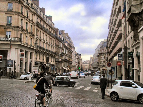File:Rue du Faubourg-Saint-Honoré, Paris May 2006.jpg - Wikipedia