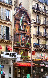 Paris : Mac Do, rue Saint-Lazare.