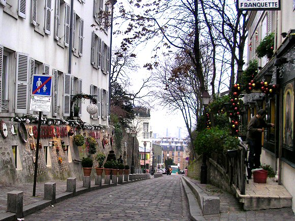 Paris : la rue des Saules.
