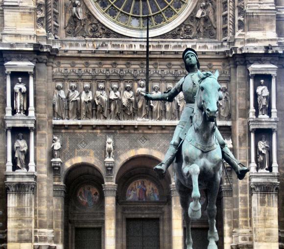 Statue de Jeanne d'Arc, place Saint-Augustin, à Paris.