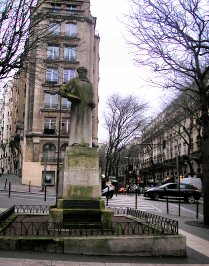 Paris : statue d'Eugne Carrire  l'angle de la rue Caulaincourt et de l'avenue Junot