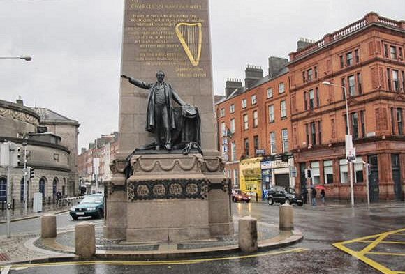 Dublin : statue de Parnell.