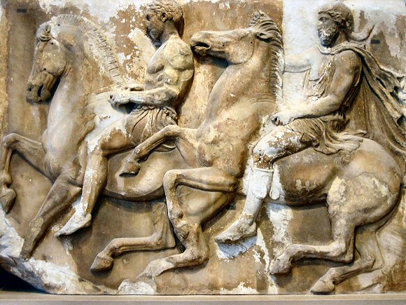 Frise du Parthénon : cavaliers sculptés.