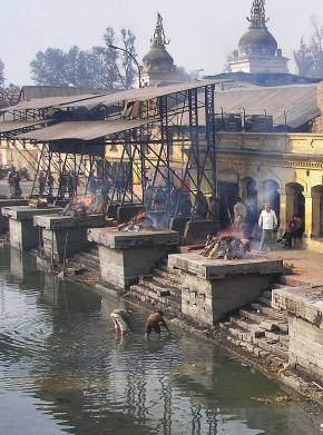 Katmandou : ghats de crémation à Pashupatinath.
