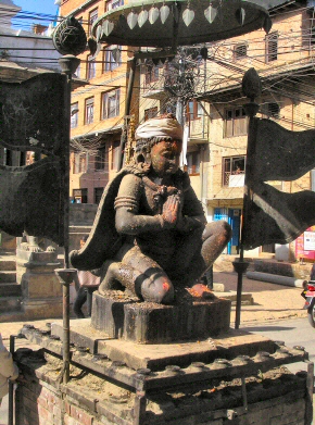 Patan : statue de Garuda.