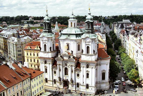 Prague : l'église Saint-Nicolas.