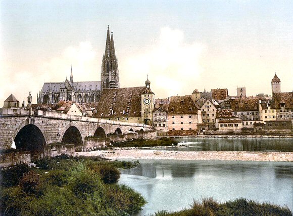 Ratisbonne : la cathédrale et le pont de pierre.