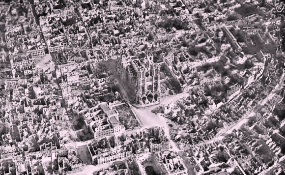 Reims en 1918, après les destructions de la Première Guerre mondiale.
