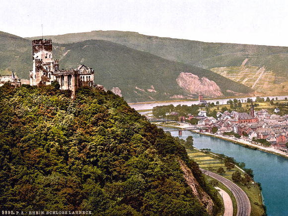 Le Rhin, au pied du château de Lahneck.